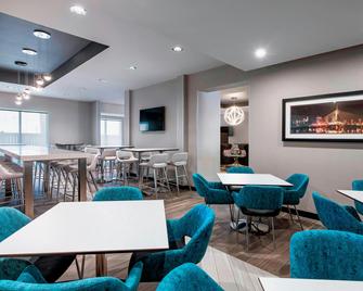 Fairfield Inn & Suites by Marriott Winnipeg - וויניפג - מסעדה