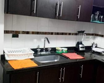 Provenza Housse-Alquiler habitaciones - Bucaramanga - Kitchen