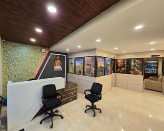 Sarojini Garden Hotel & Restaurant - Begusarai - Front desk