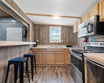 Lucky's Canoe & Kayak Cabin #2 - Caddo River Access! - Glenwood - Cocina