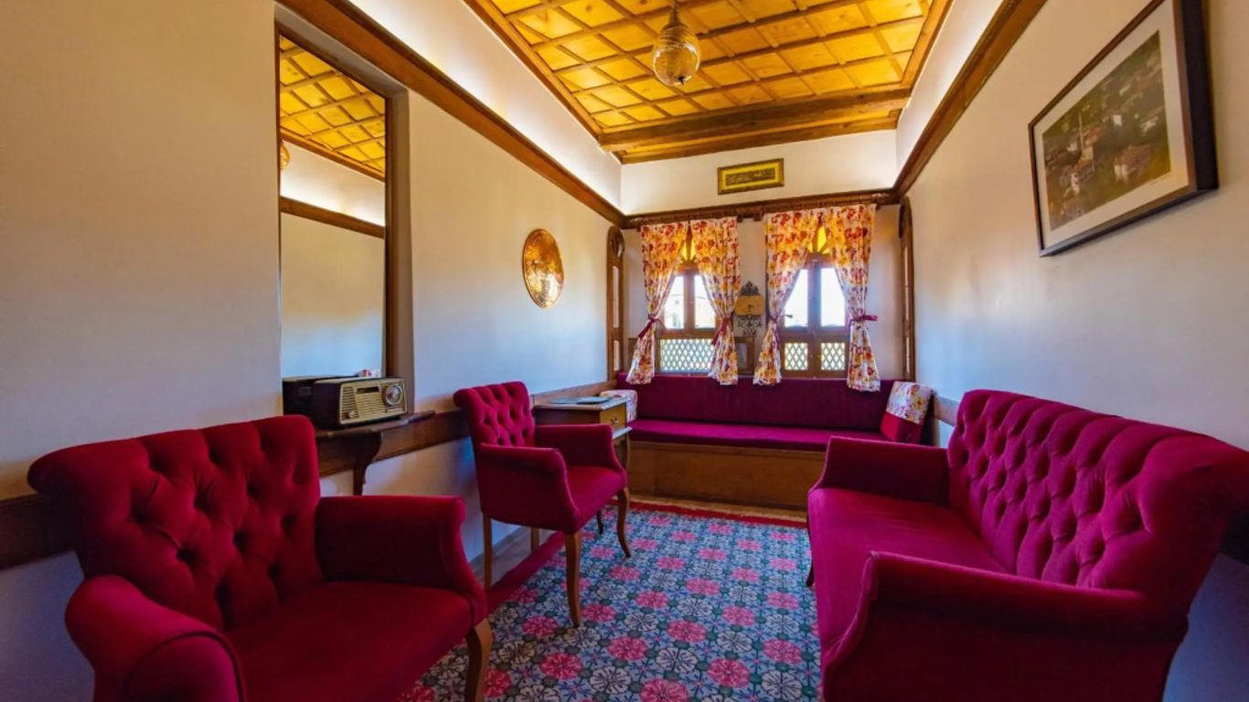 Cesmeli Konak Garden