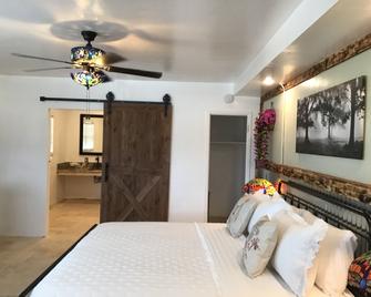 أولانتشا آر في بارك آند موتل - Olancha - غرفة نوم