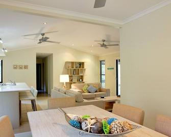 6 Orania Court Rainbow Shores - Rainbow Beach - Sala pranzo