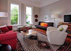 Barry Hall Apartments - Kapstadt - Wohnzimmer