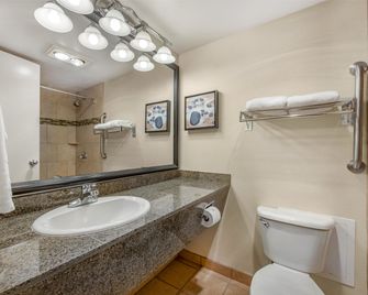 Best Western Plus Ocean View Resort - סיסייד - חדר רחצה