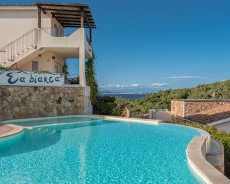 Elegant Residence Ea Bianca 2 Bedroom sleeps 6 plus extra bed available - Cala di Volpe