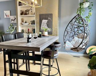 Spacious, Stylish and right in the middle of everything awesome. - Dayton - Dining room