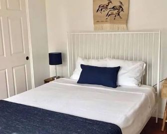 3 B 2 BA home in a Serene, quiet cul de sac - Lone Pine - Schlafzimmer