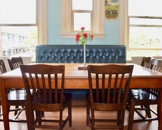 Green Tortoise Hostel Seattle - סיאטל - מסעדה