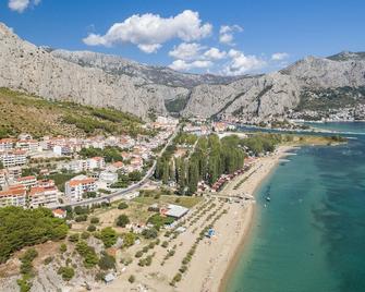 Apartments Srecko - Duće - Beach