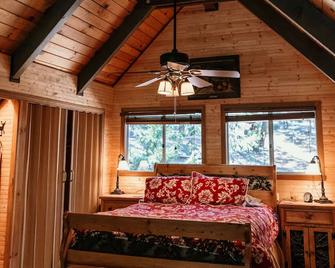 Cozy Sequoia Forest Cabin near Lake Isabella - Wofford Heights - 臥室