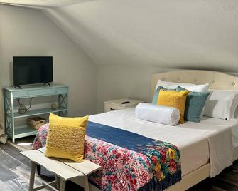 Chillin Time is a cozy pet friendly home 6 miles from Mammoth cave! - Cave City - Спальня