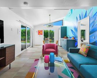 The Paloma Resort - Palm Springs - Living room