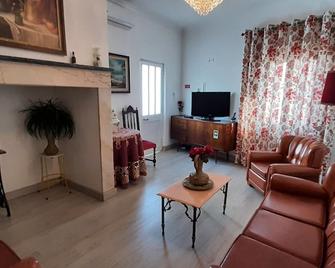 Hostel de Borba - Just In House - Borba - Living room