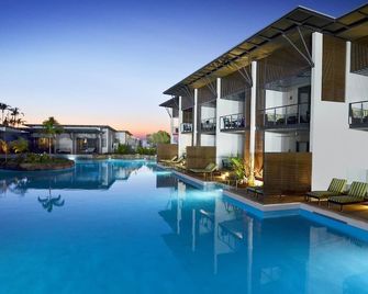 مينديل بيتش كازينو ريزورت - داروين - حوض السباحة