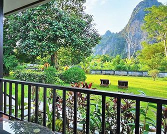 H&V Bungalow Vang Vieng - Vang Vieng - Balkón