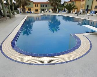 Amari Hotel - Metamorfosi - Pool