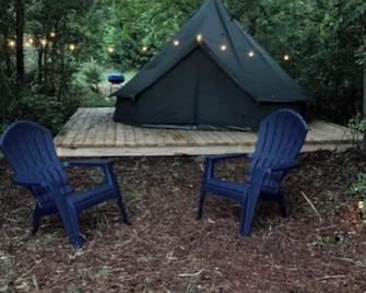 Glamp under the stars on a farm! - Yulee - Innenhof