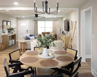 Refreshing Ranch Style Home - McDonough - Dining room