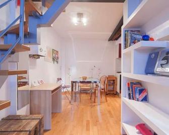 Pisolo in città casa vacanze nel centro storico - Bolonia - Comedor