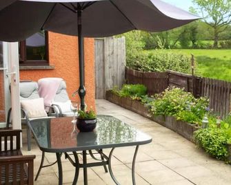 Goitre Bach, Aberaeron - Llanarth - Patio