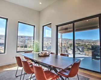 Bear Lake Hillside Retreat - Pool Access With Ideal Beach. New Construction! - Garden City - Dining room