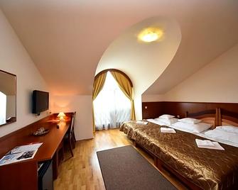 Hotel Kumánia - Kisújszállás - Bedroom