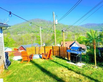 Cozy Mountain Getaway Near Atv Trails & Cumberland Gap Ev Plug - Jellico - Outdoors view