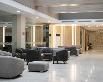 Maestro Hotel Pontianak - Pontianak - Lobby