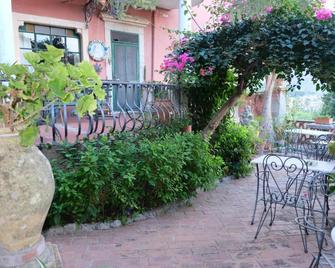 Hotel Villa Nettuno - Taormina - Patio