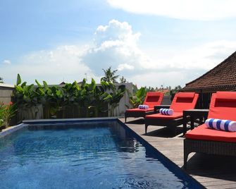 فندق سفارنا - دنباسار - حوض السباحة