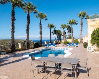 Zest Holiday Home - Qala - Pool