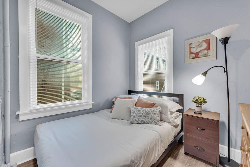 Historic Cozy Haven in Little Italy - קליבלנד - חדר שינה