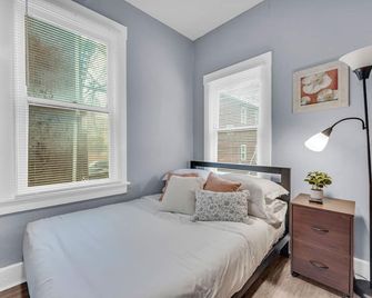 Historic Cozy Haven in Little Italy - קליבלנד - חדר שינה