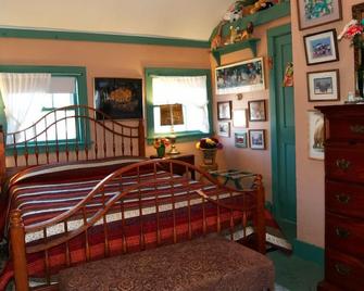 Simmons Homestead Inn - Hyannis - Bedroom