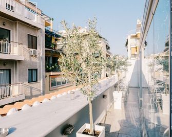 Neapolis 1897 Boutique Luxury Rooms - אתונה - מרפסת