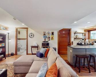 New listing Adorable condo for two w/ private courtyard & perfect location - Seattle