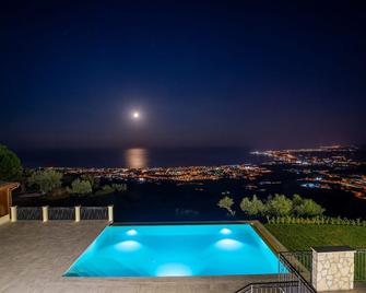 Pure Privacy With Incredible Sea Views - Gasperina - Piscina
