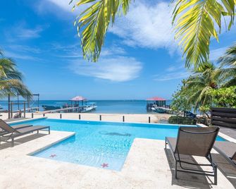 Seahorse Escape-apartment #1 condo - Coxen Hole - Pool