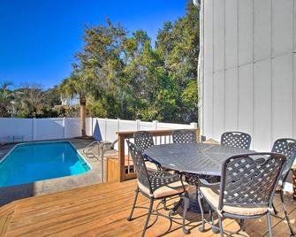 half Mi to Riverwalk! Historic Dtwn Southport Condo - Southport - Pool