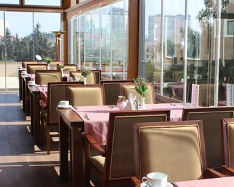 Grand Hotel Europe - Baku - Restaurant