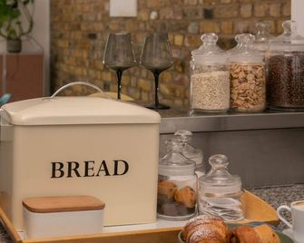 The Luxury Inn - London - Buffet