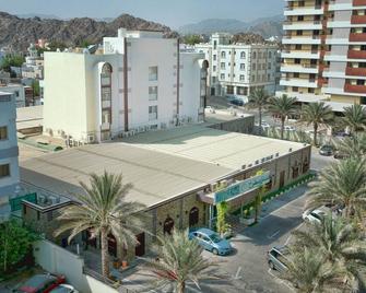 Mutrah Hotel - Muscat - Building