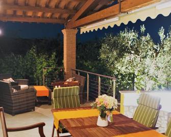Independent Villa Two Independent Apartments With Swimming Pool, Whirlpool, Park - Grosseto - Balkon