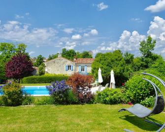 Idyllic Country Cottage with Stunning Heated Swimming Pool - Essouvert - Piscina