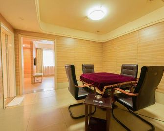 Luck 7 Hotel (Yichang Three Gorges Electric Power Vocational College Cbd Shopping Center) - Yichang - Gebäude