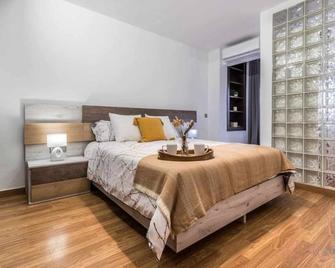 Lujo a tu alcance con spa y garaje pleno centro - Huelva - Bedroom