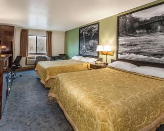 Super 8 by Wyndham Uniontown PA - Uniontown - Bedroom