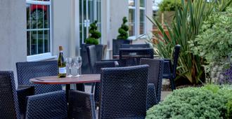 Best Western Premier Yew Lodge Hotel & Conference Centre - Derby - Patio