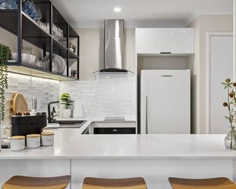 Jolly On James- 2bdr - Perth - Kitchen